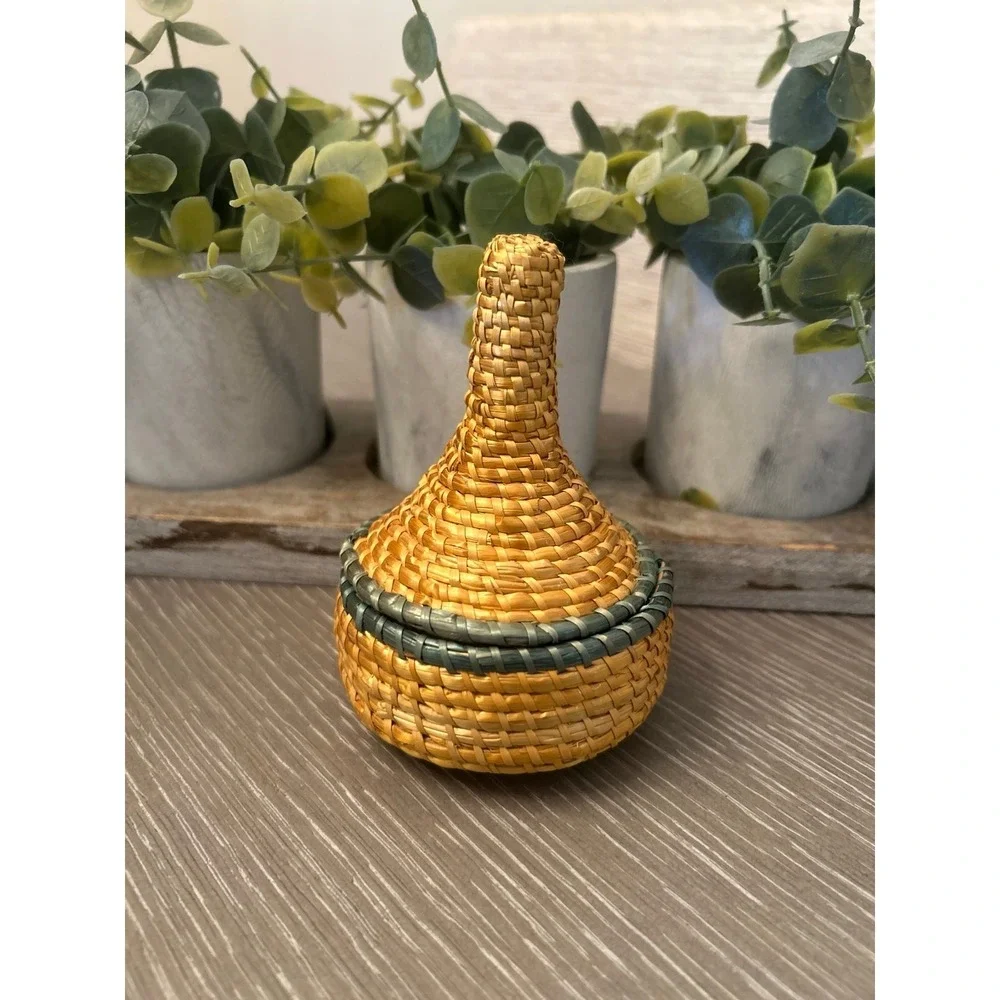 vintage-style coiled‎ basket with a lid